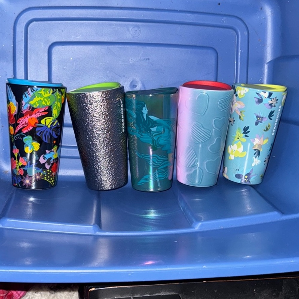 STARBUCKS CUPS